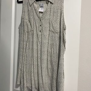 Maternity sleeveless blouse